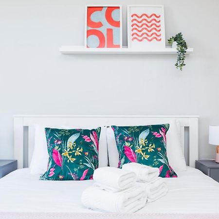 Welcomestay Colliers Wood Two Bed Apartment - Home Away From Home Лондон Екстериор снимка