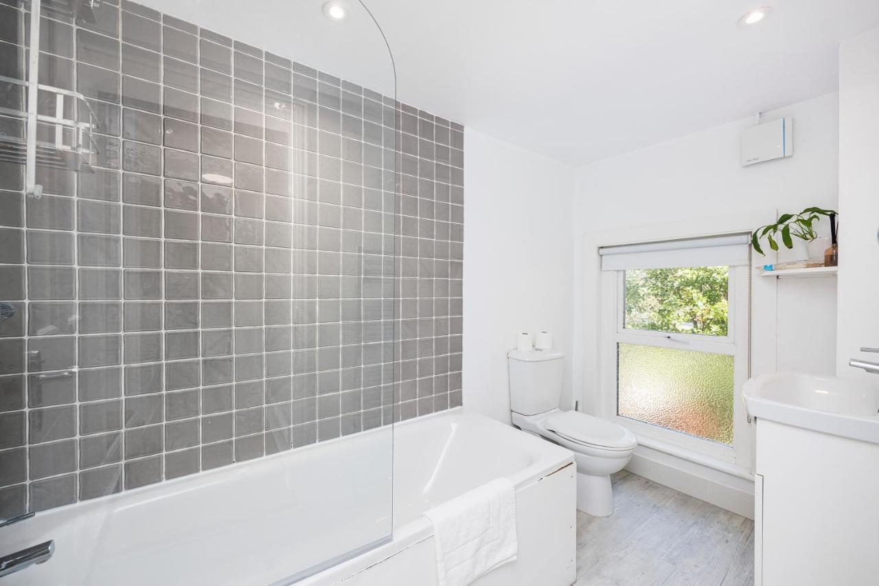 Welcomestay Colliers Wood Two Bed Apartment - Home Away From Home Лондон Екстериор снимка