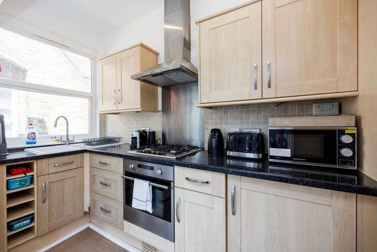 Welcomestay Colliers Wood Two Bed Apartment - Home Away From Home Лондон Екстериор снимка