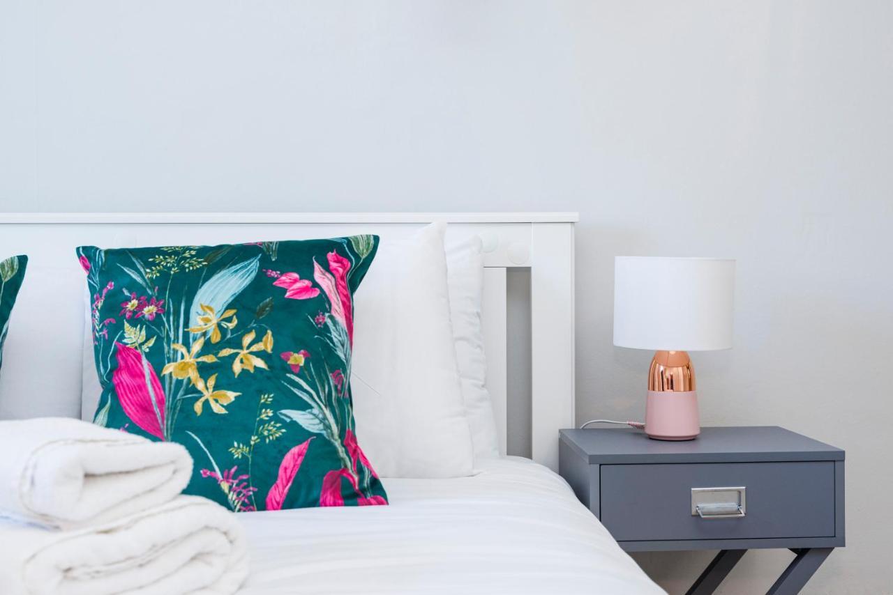 Welcomestay Colliers Wood Two Bed Apartment - Home Away From Home Лондон Екстериор снимка